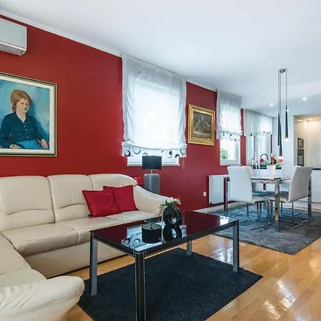 Three-bedroom Holiday In *