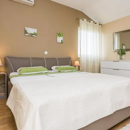Three-bedroom Holiday In
