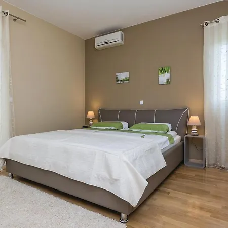 Vikendica Three-bedroom Holiday In *