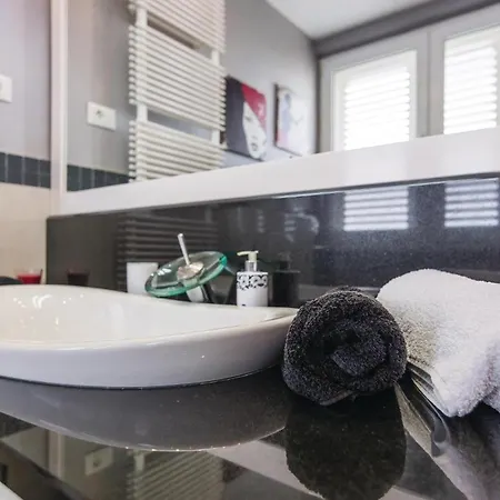 Three-bedroom Holiday In Zadar